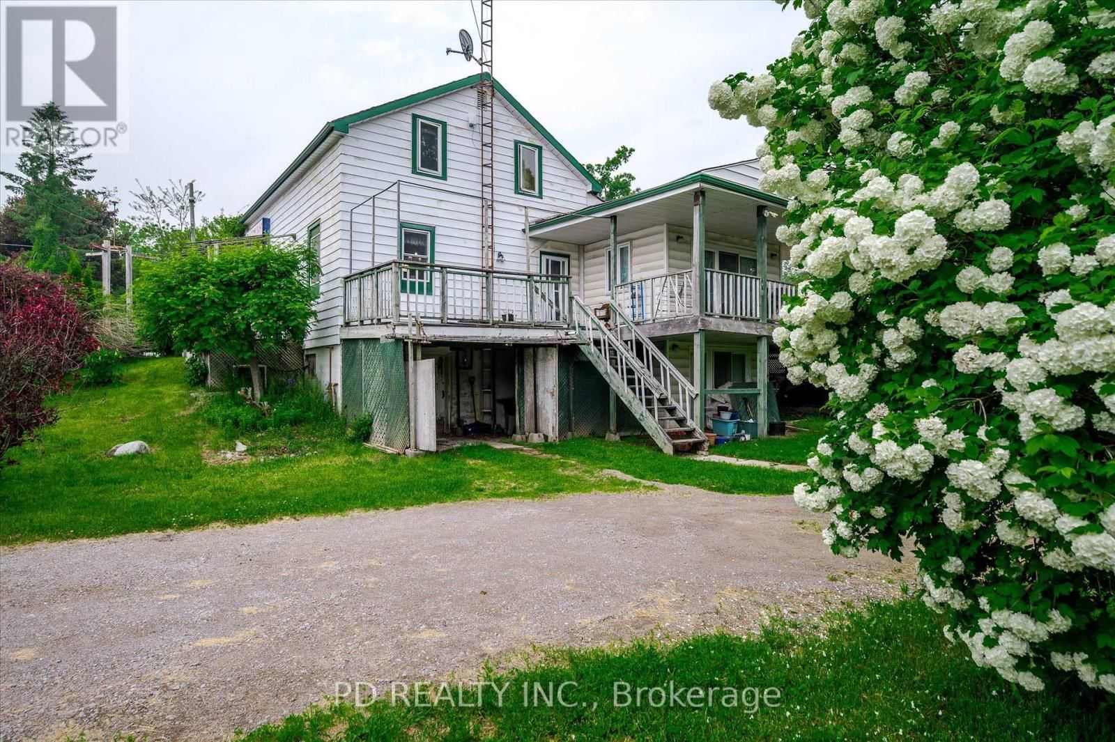2449 QUEEN MARY STREET Image 21