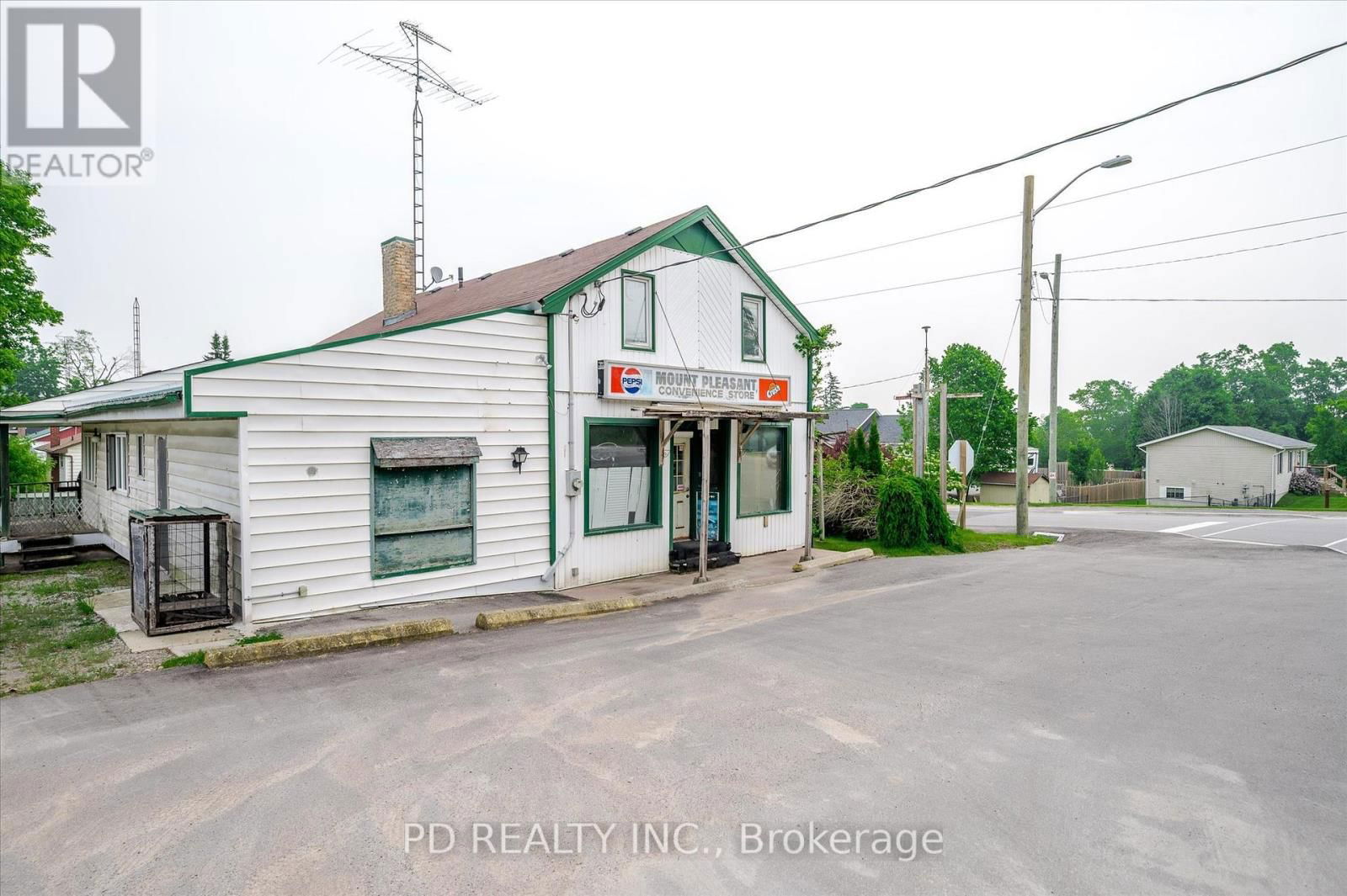 2449 QUEEN MARY STREET Image 3