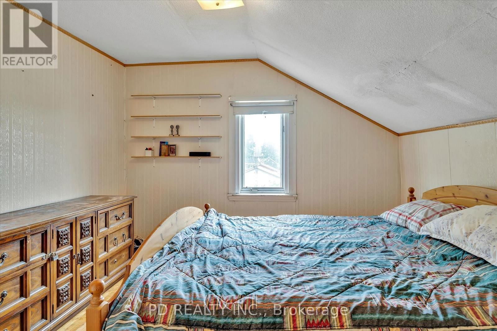 2449 QUEEN MARY STREET Image 36