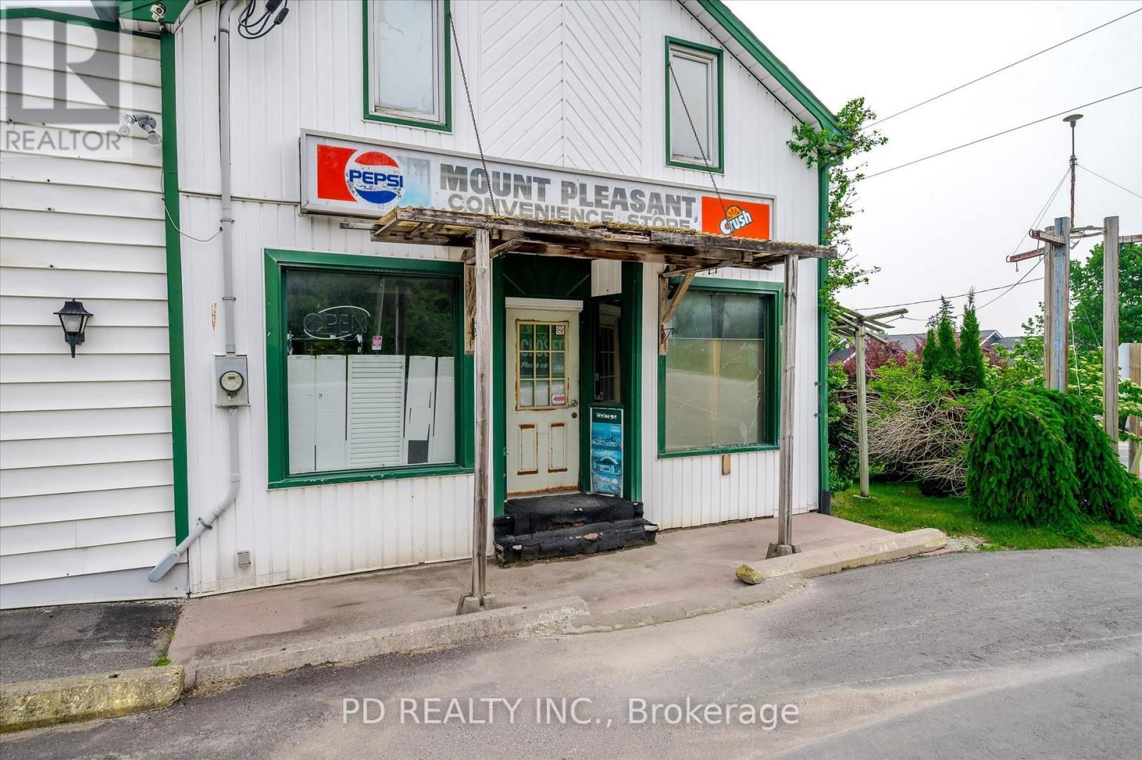 2449 QUEEN MARY STREET Image 4