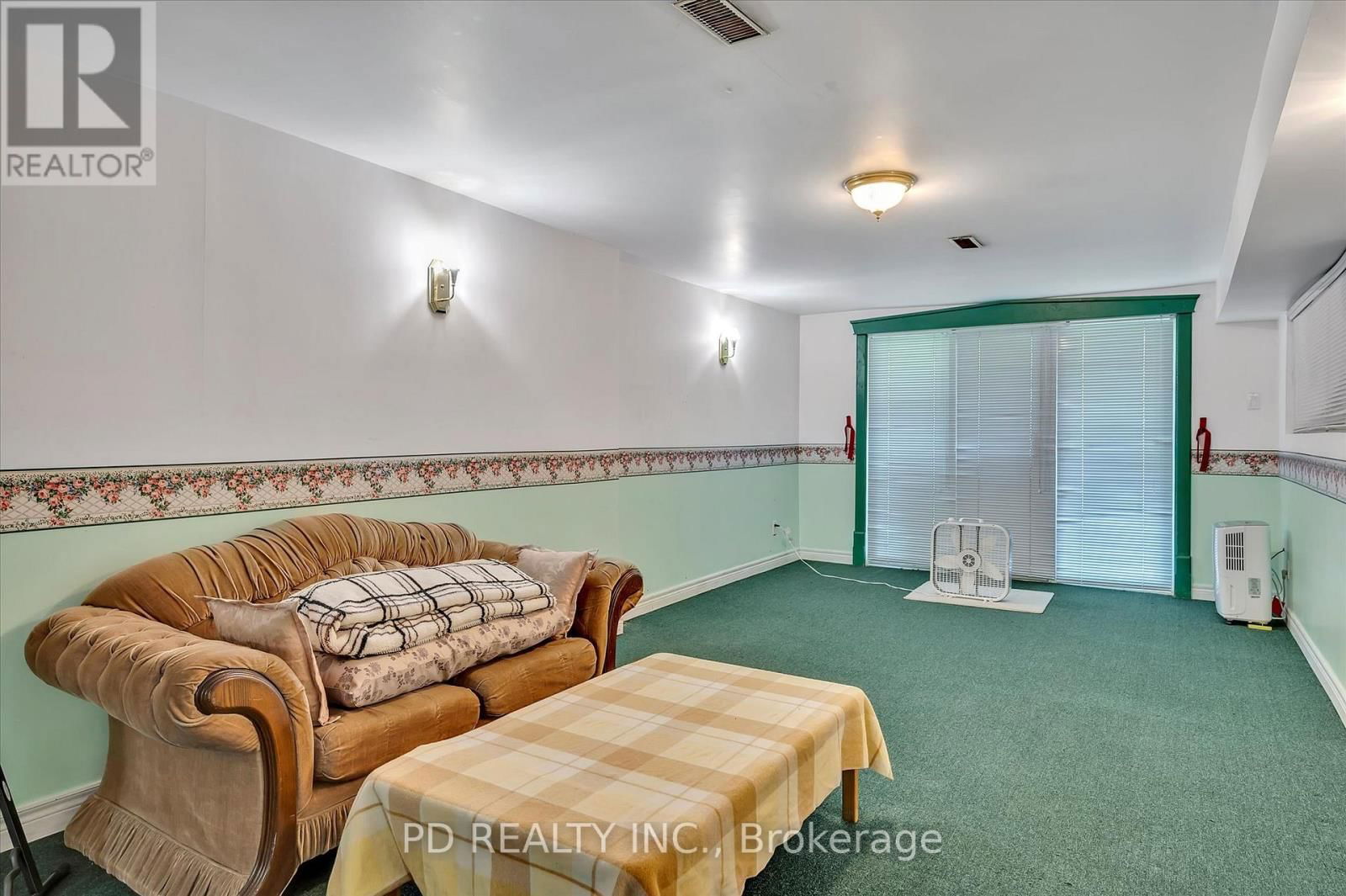 2449 QUEEN MARY STREET Image 42