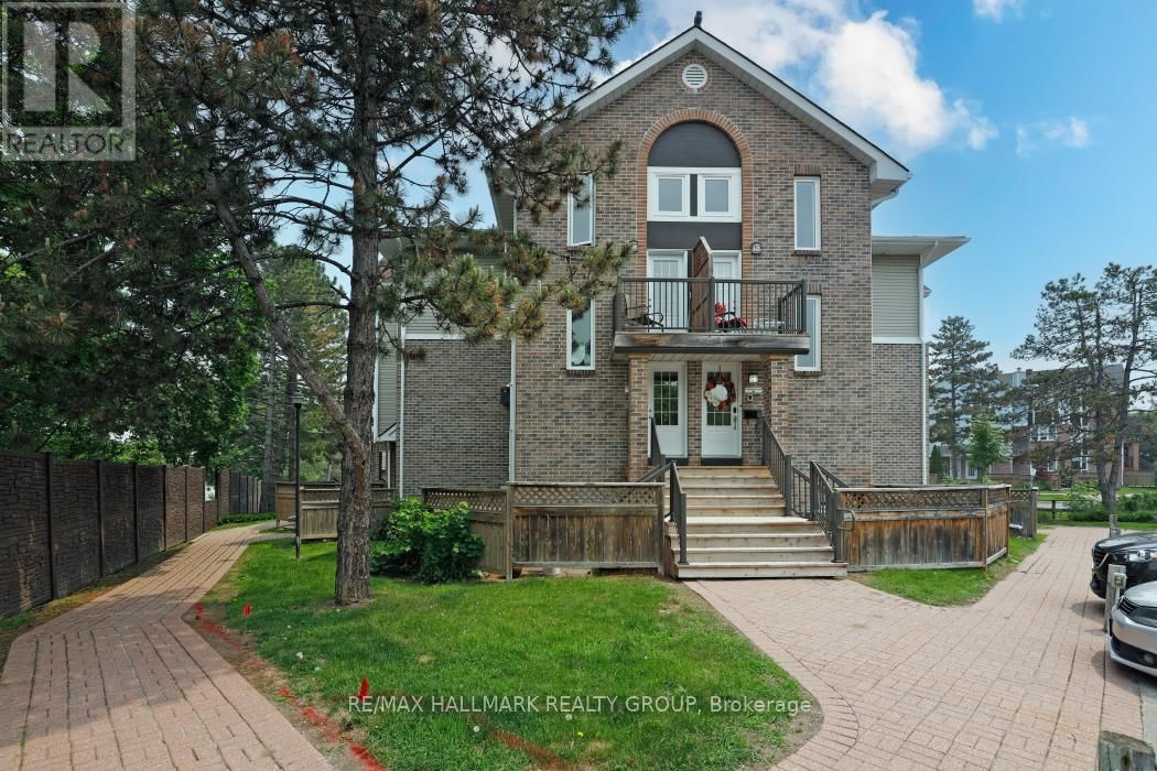 8 - 3 STONEBANK CRESCENT Image 1