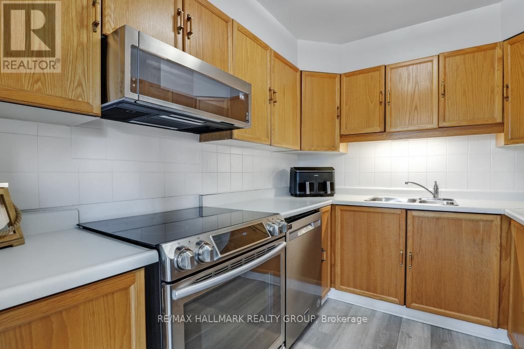 8 - 3 STONEBANK CRESCENT Image 14