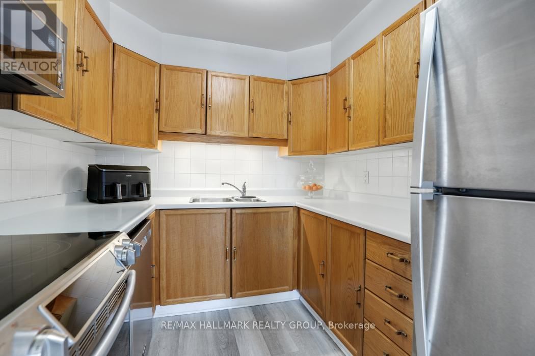 8 - 3 STONEBANK CRESCENT Image 15