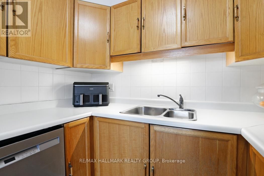 8 - 3 STONEBANK CRESCENT Image 16