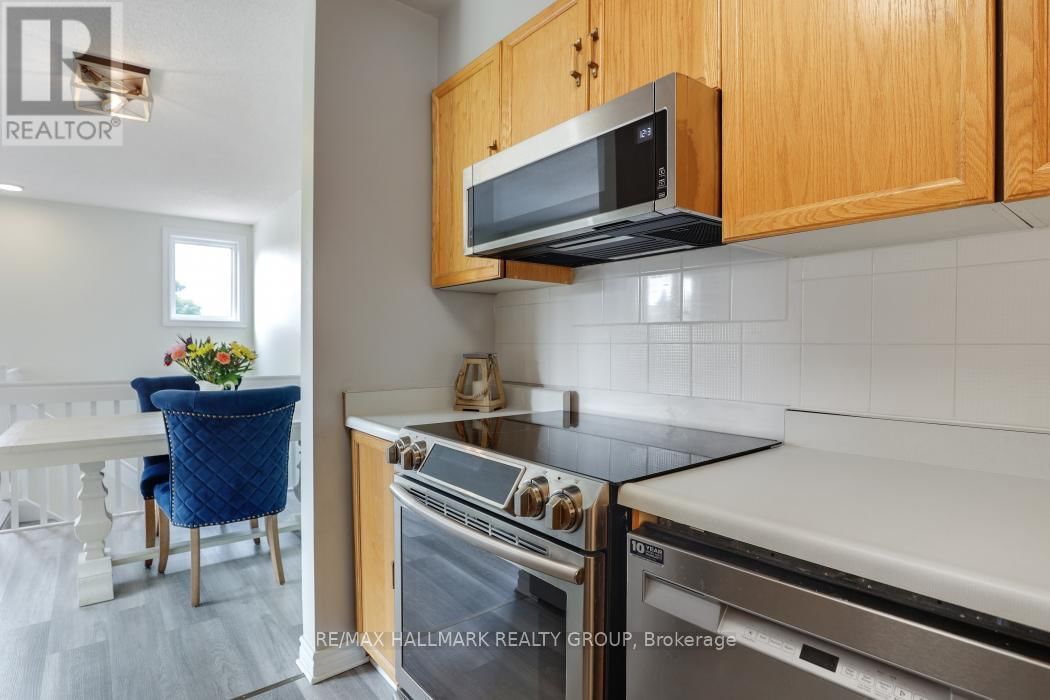 8 - 3 STONEBANK CRESCENT Image 17