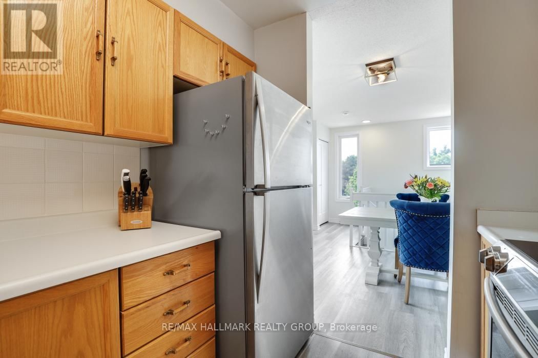 8 - 3 STONEBANK CRESCENT Image 18