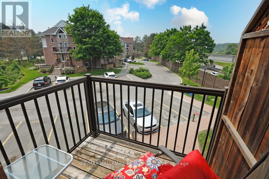 8 - 3 STONEBANK CRESCENT Image 30