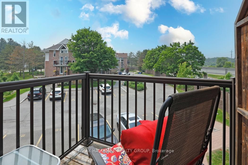 8 - 3 STONEBANK CRESCENT Image 5