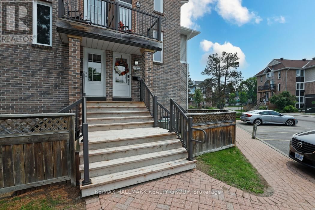 8 - 3 STONEBANK CRESCENT Image 6