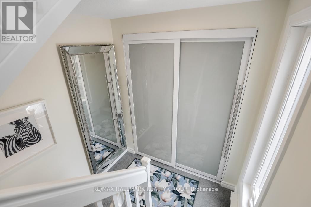8 - 3 STONEBANK CRESCENT Image 7