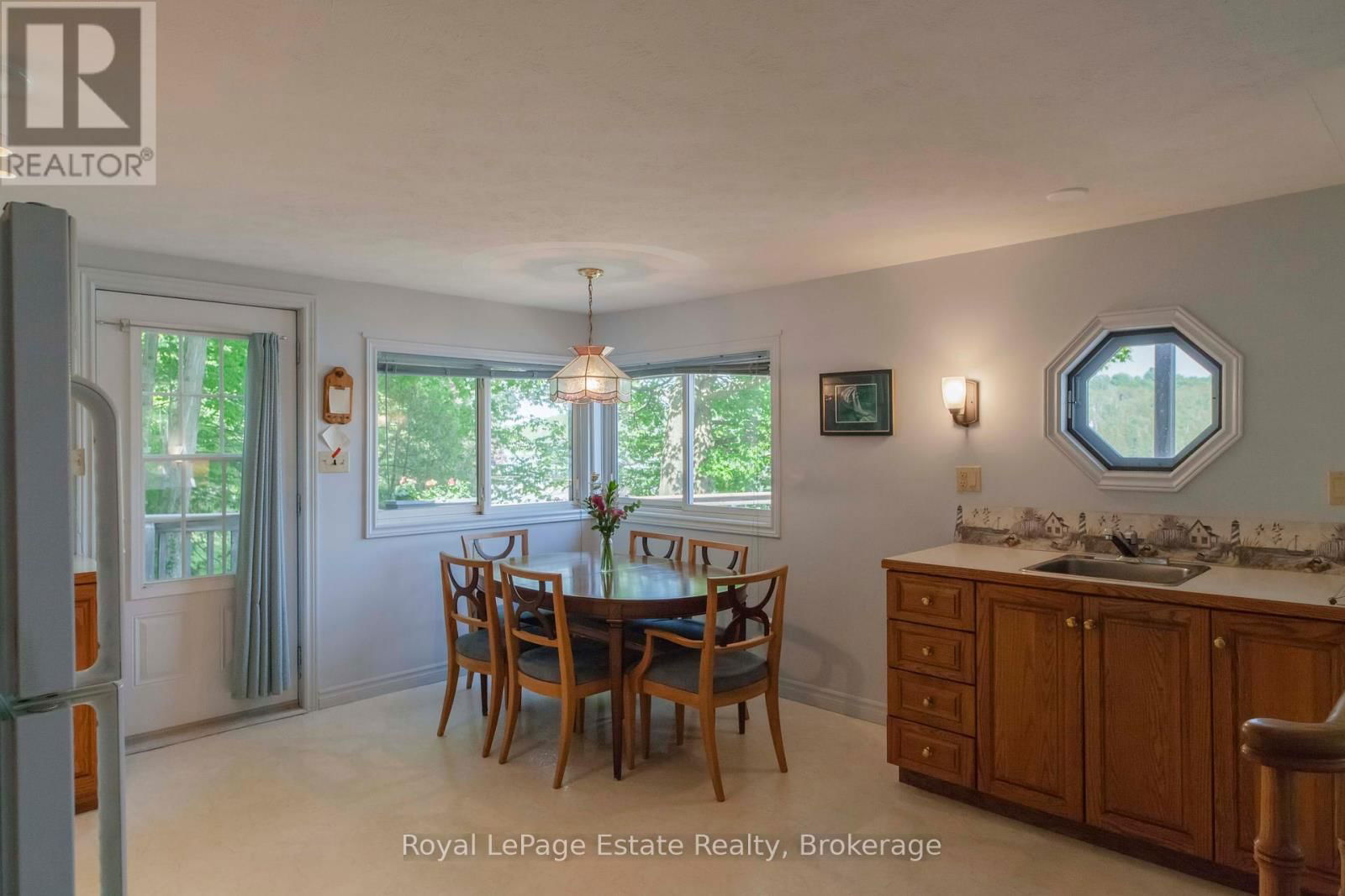 124 MAPLE DRIVE Image 17