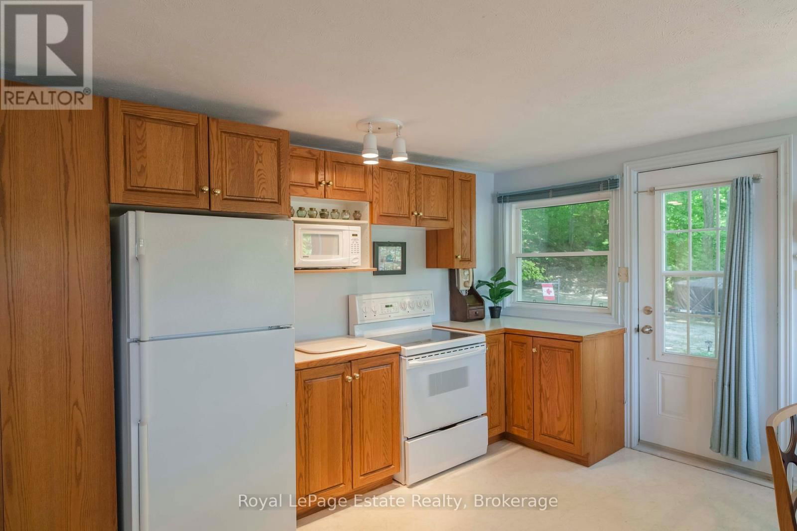 124 MAPLE DRIVE Image 18