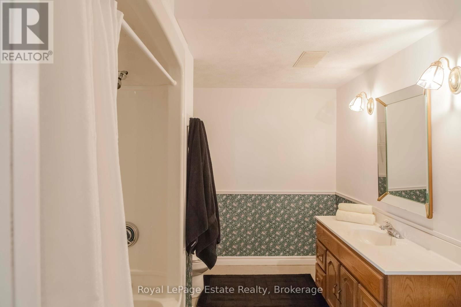124 MAPLE DRIVE Image 37