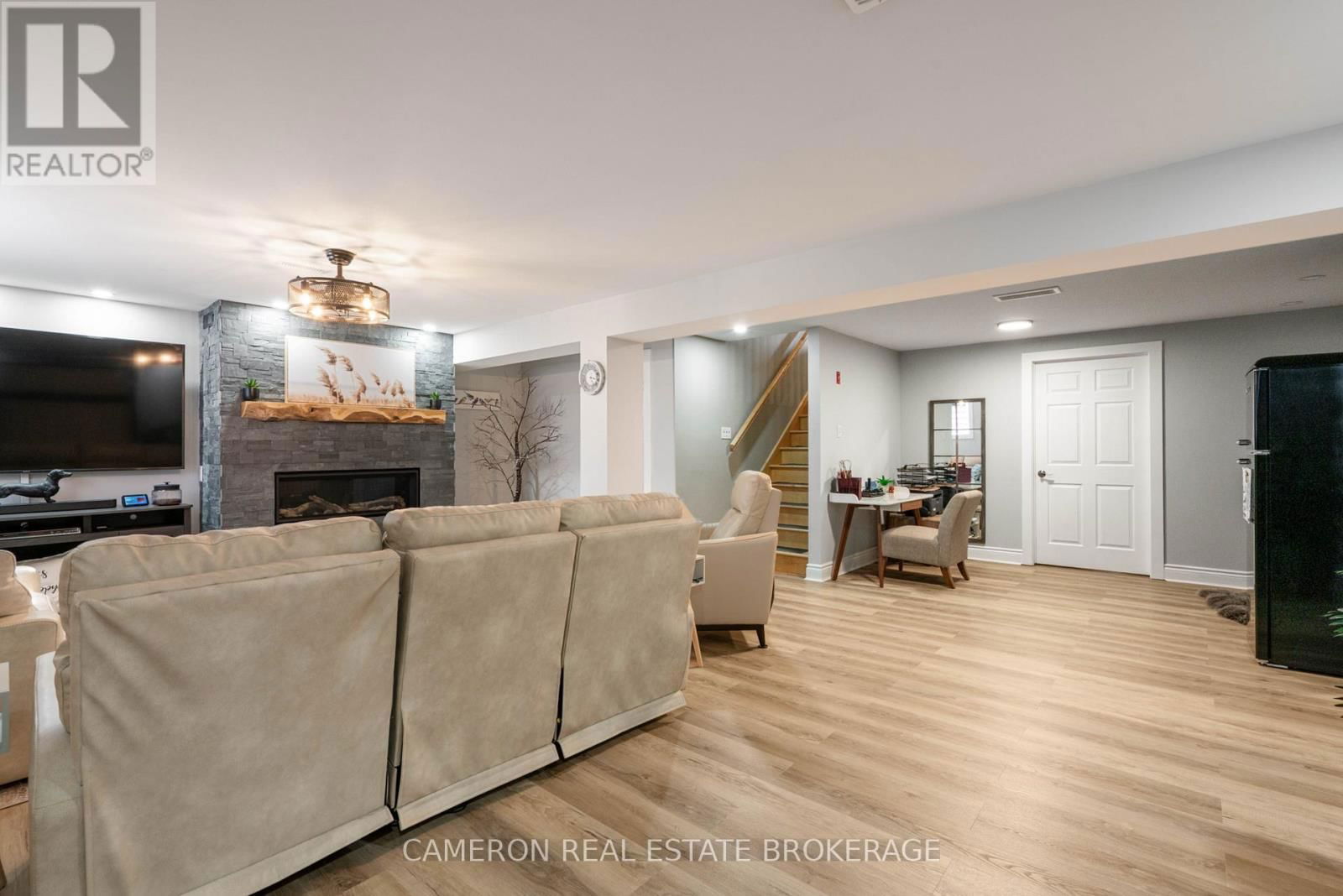 274 EAST RIDGE DRIVE Image 20