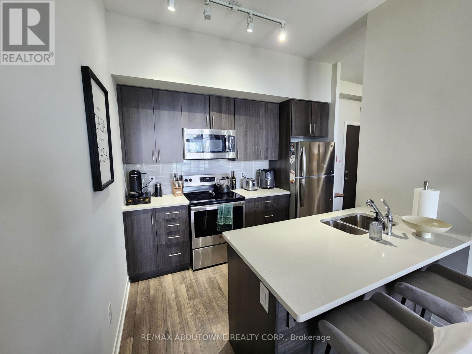 512 - 550 NORTH SERVICE ROAD Image 16