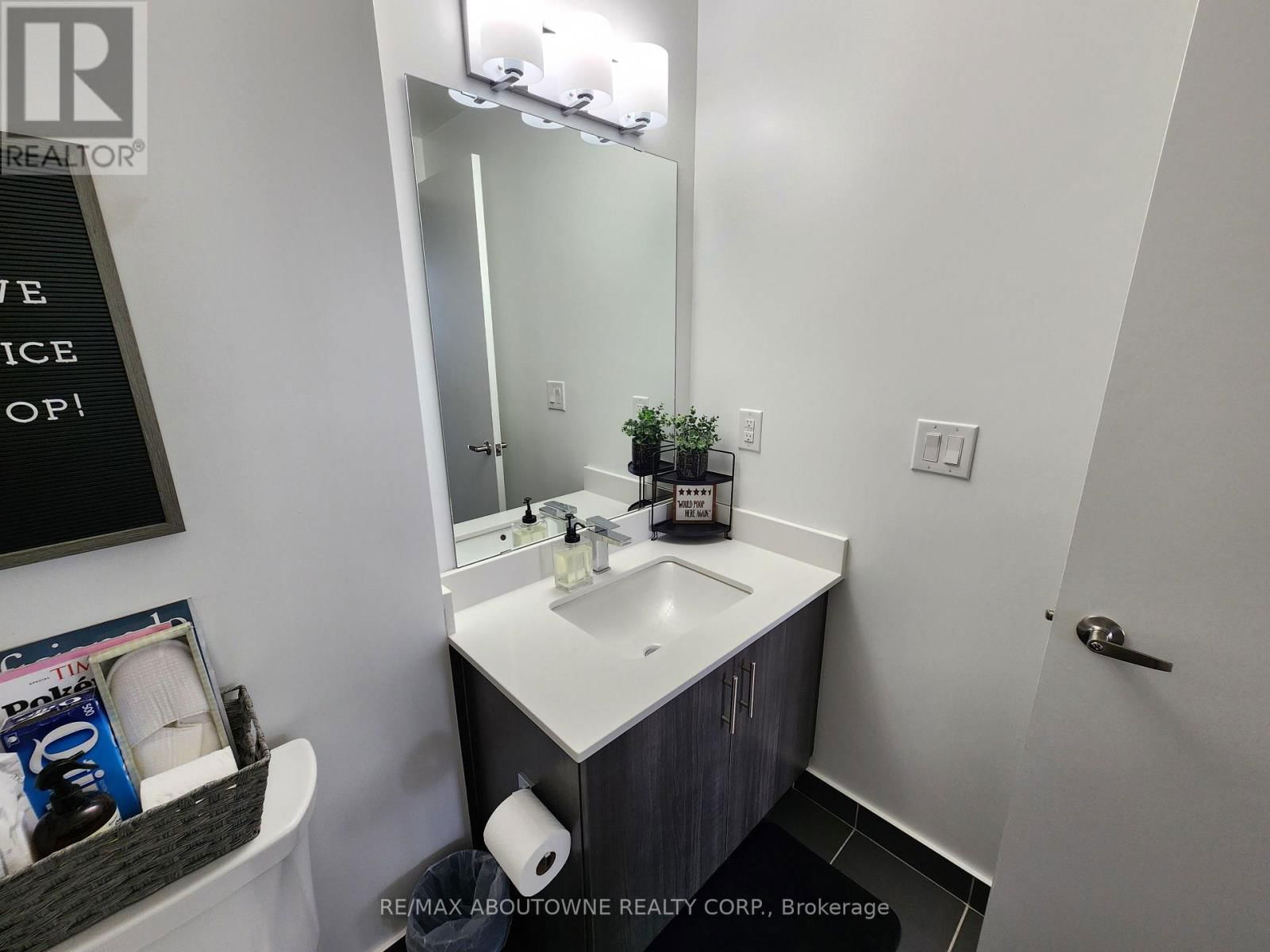 512 - 550 NORTH SERVICE ROAD Image 21