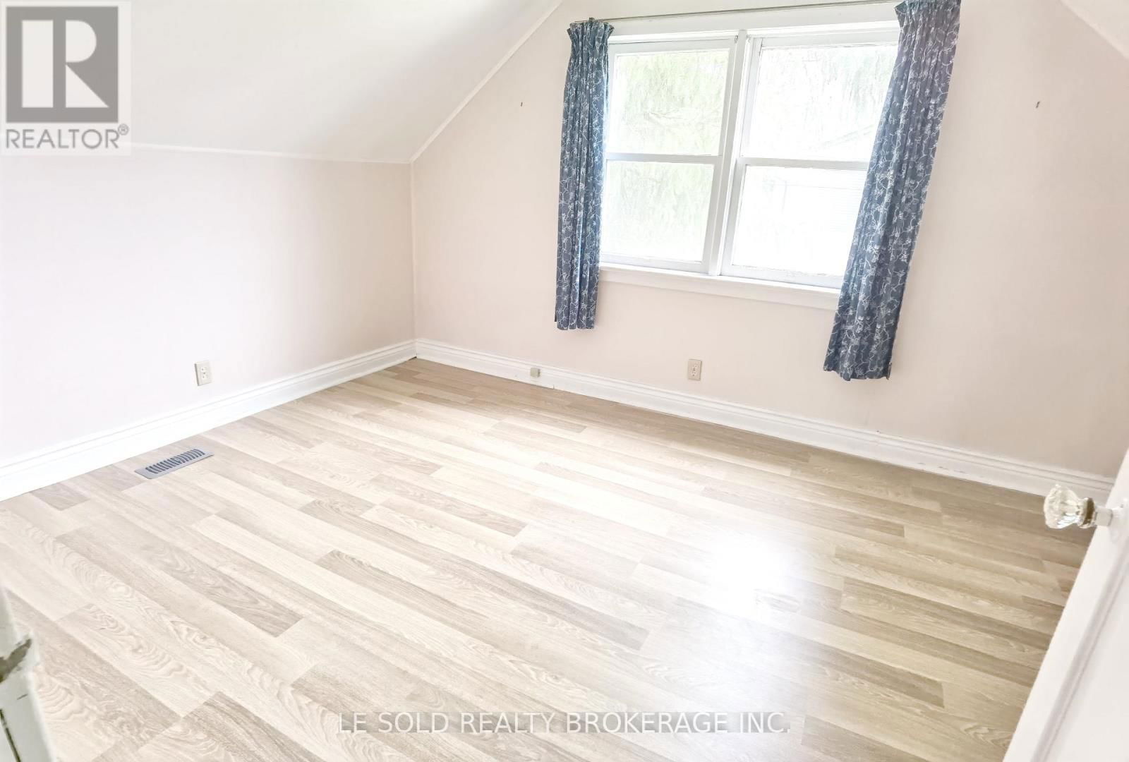 Upper - 112 LELAND STREET Image 13