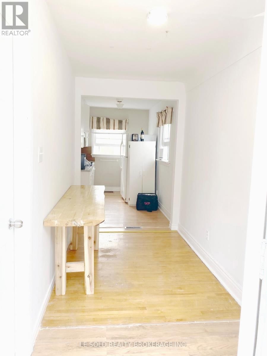 Upper - 112 LELAND STREET Image 3