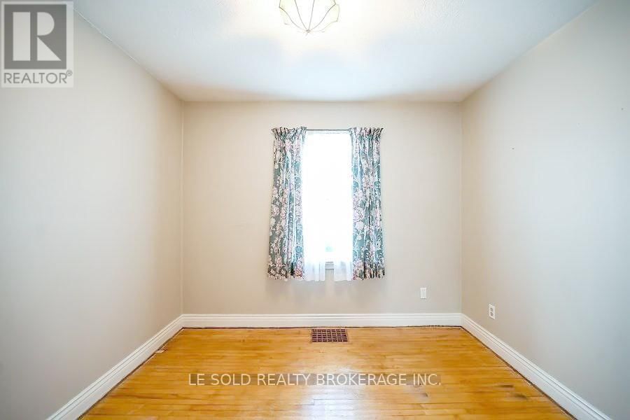 Upper - 112 LELAND STREET Image 9