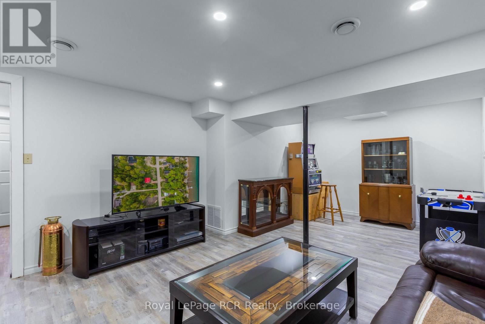 625 MALLORY BEACH ROAD Image 28