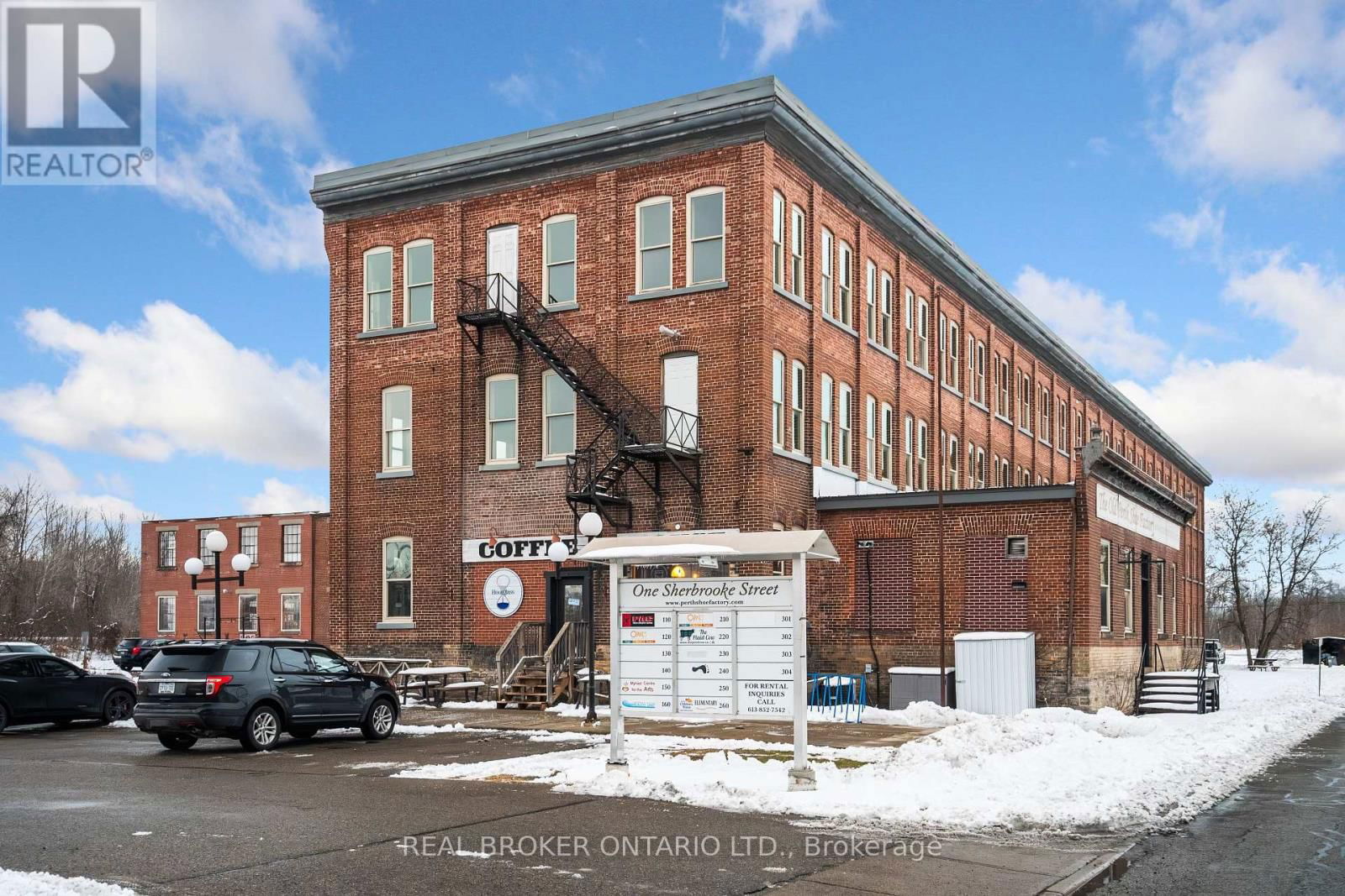 170 - 1 SHERBROOKE STREET EAST Image 2