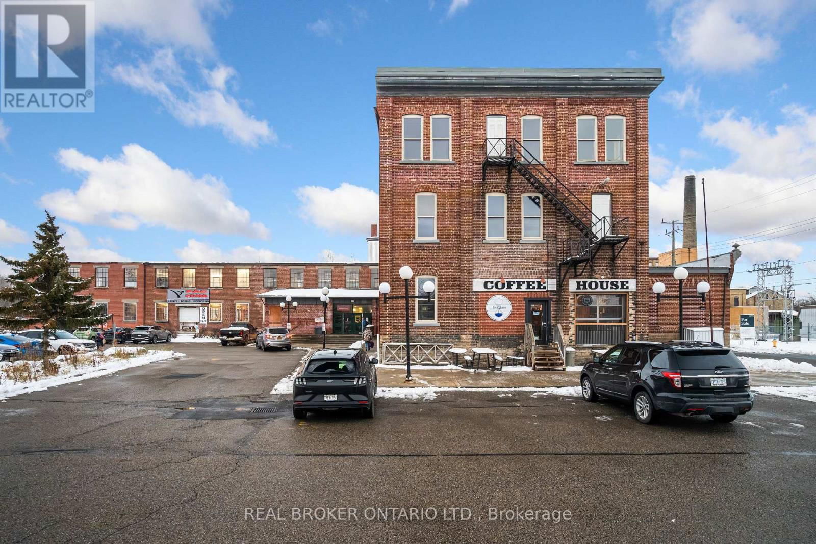 170 - 1 SHERBROOKE STREET EAST Image 3