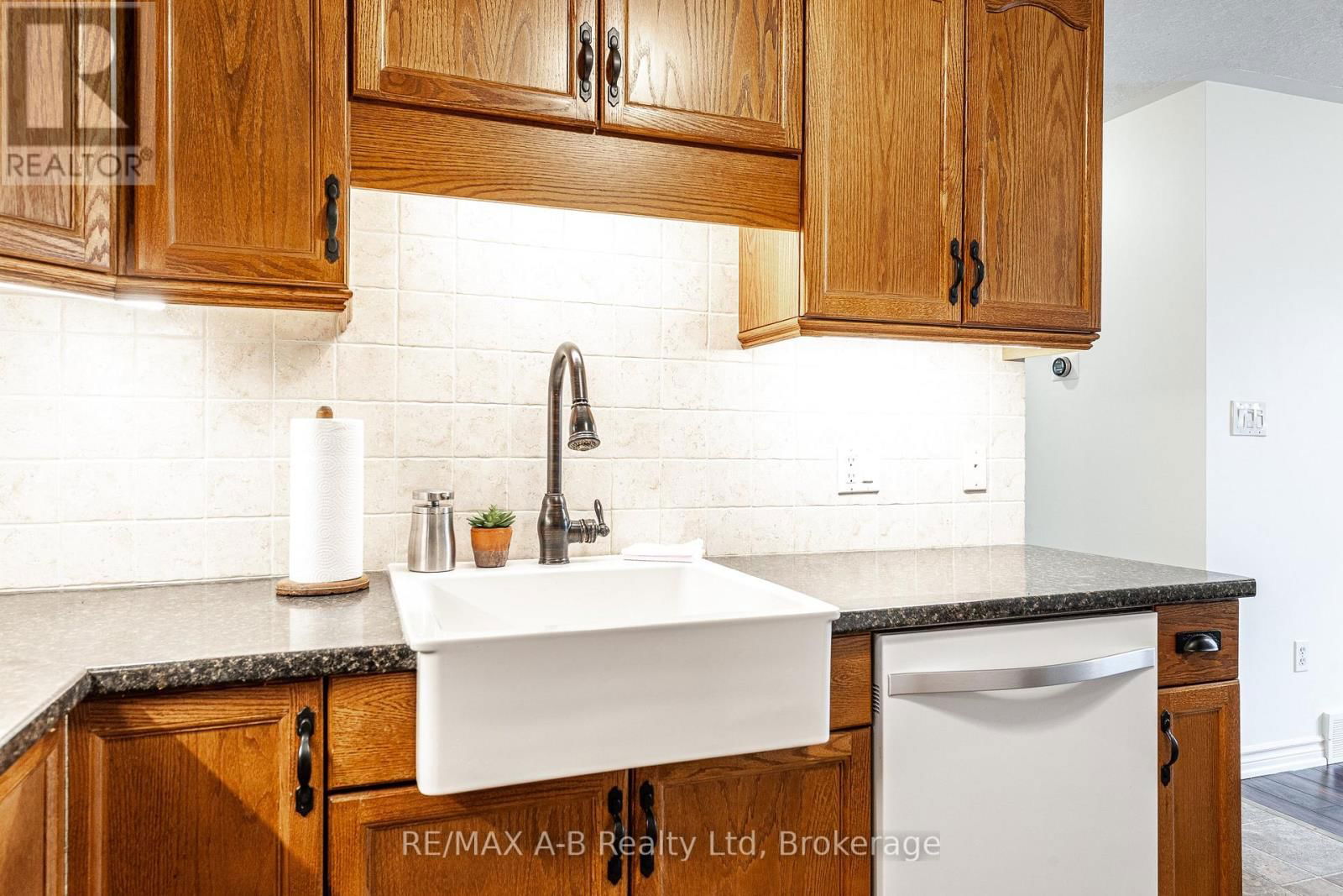 52 WINGFIELD AVENUE Image 13