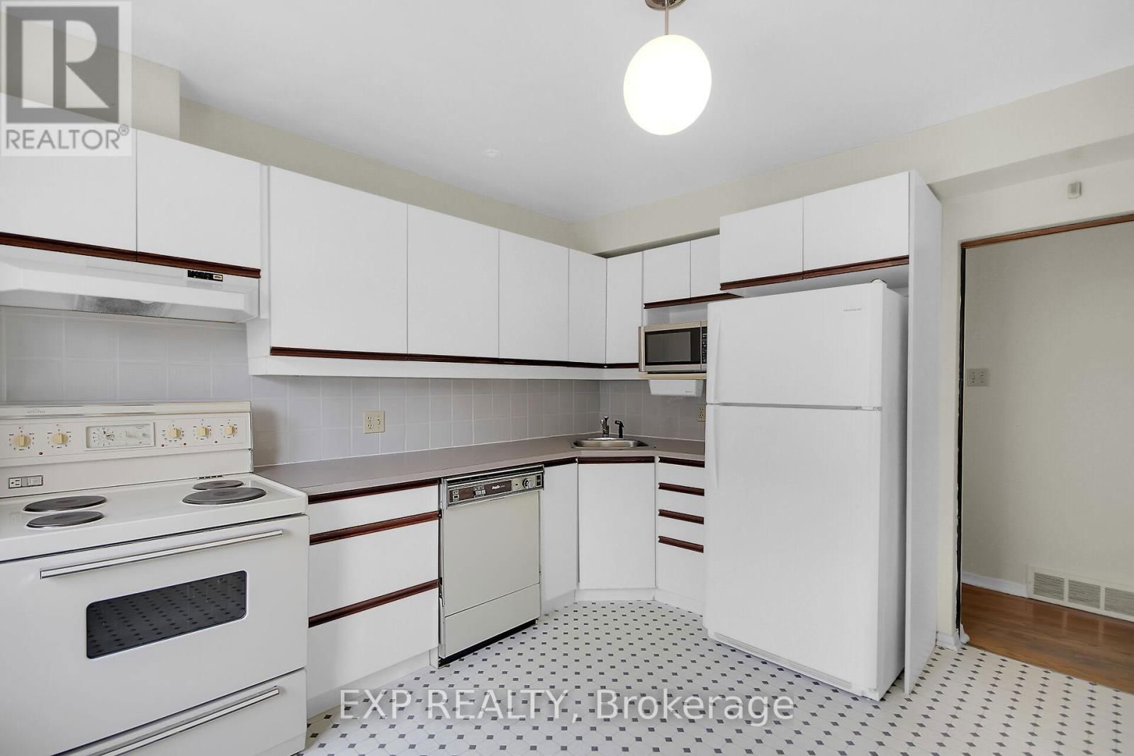 68 - 773A SPRINGLAND DRIVE Image 11