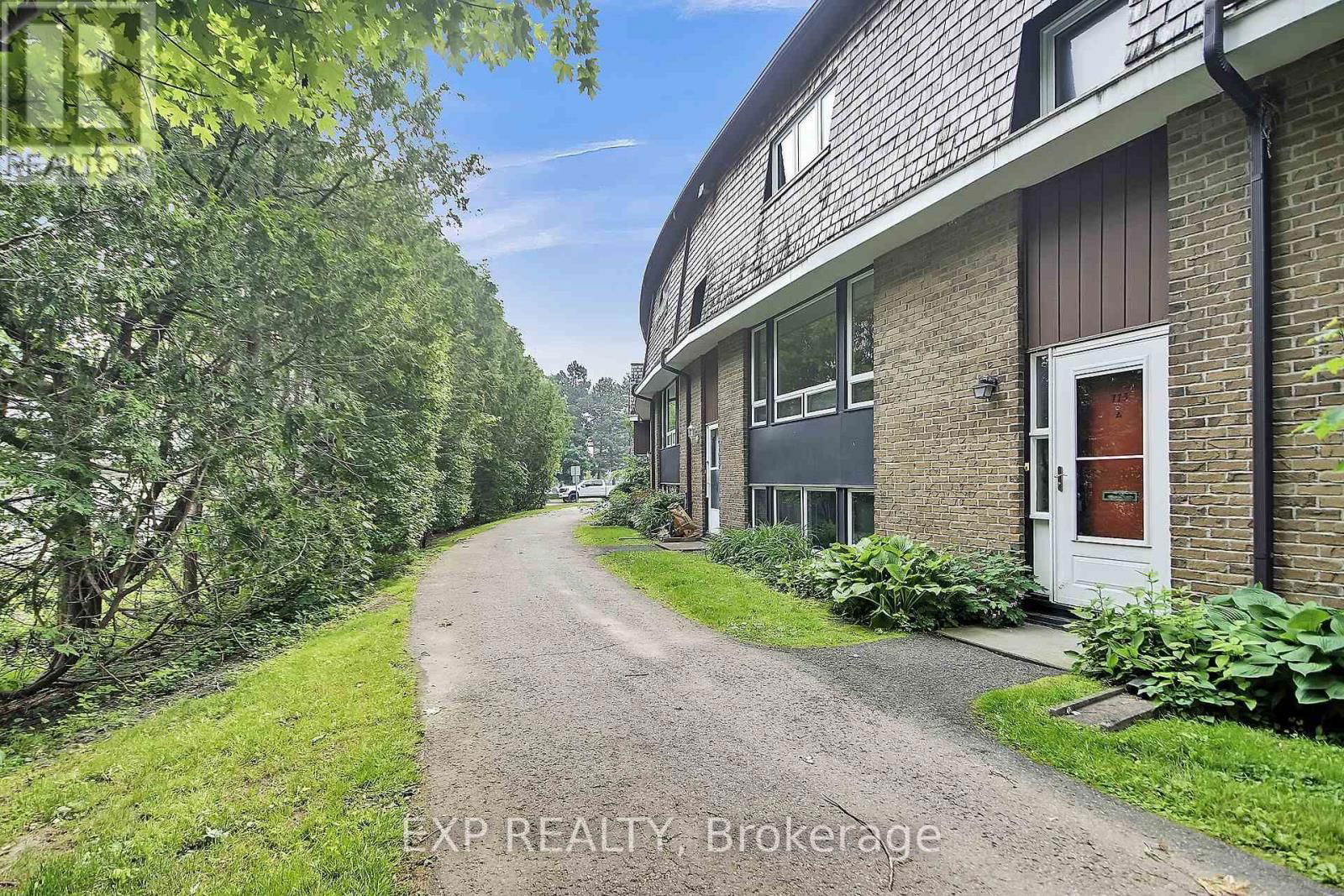 68 - 773A SPRINGLAND DRIVE Image 2