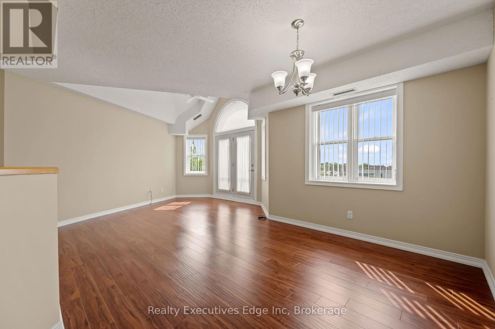312 - 208 SILVERCREEK PARKWAY NORTH Image 11