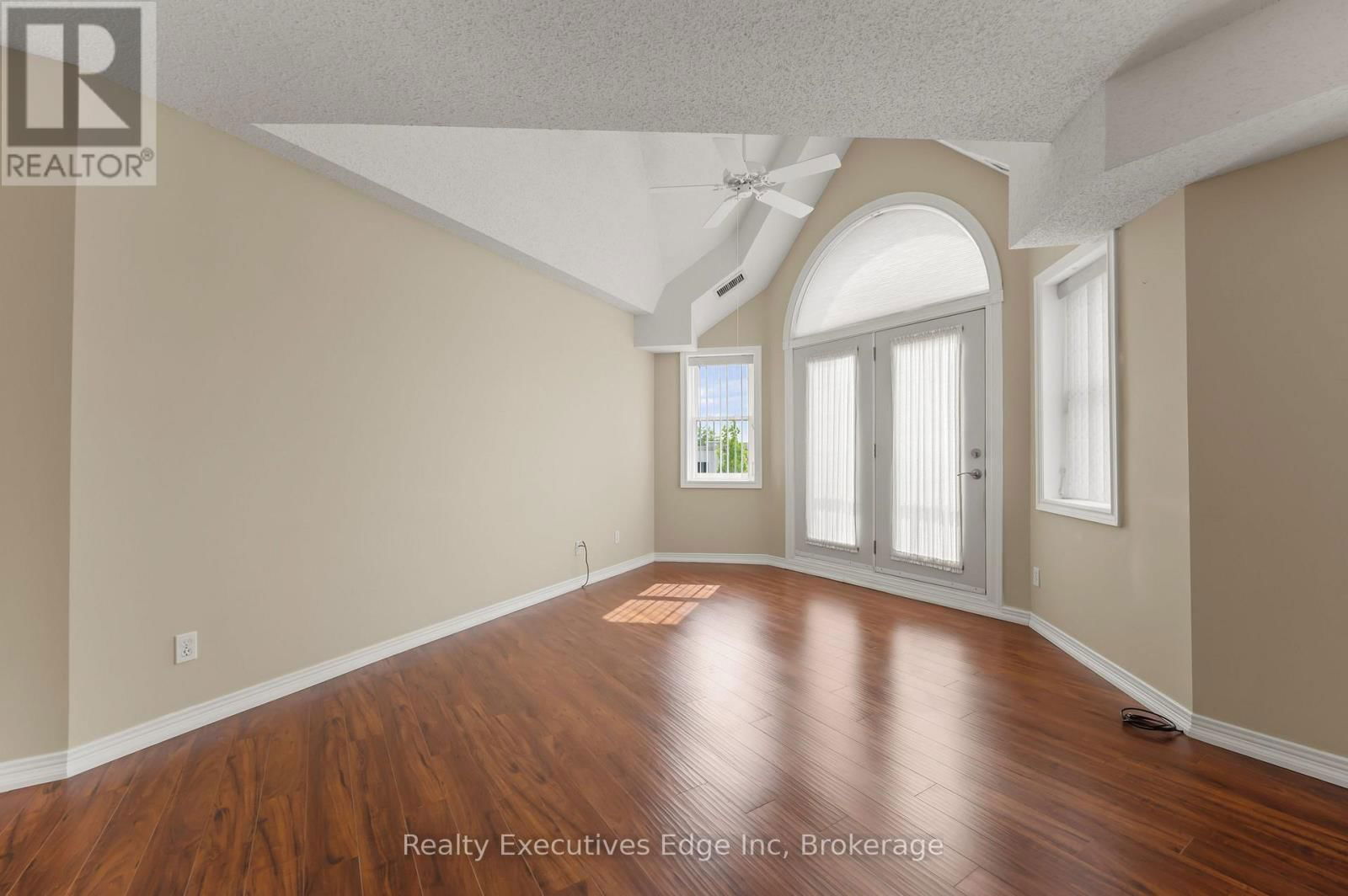 312 - 208 SILVERCREEK PARKWAY NORTH Image 13
