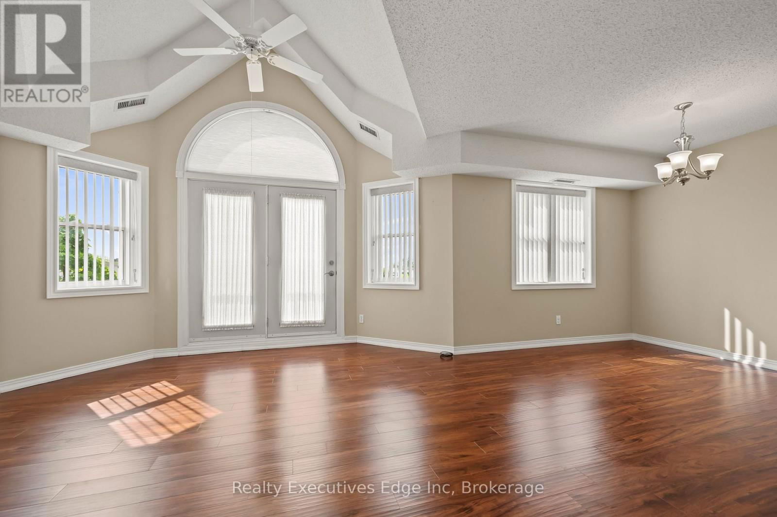 312 - 208 SILVERCREEK PARKWAY NORTH Image 14