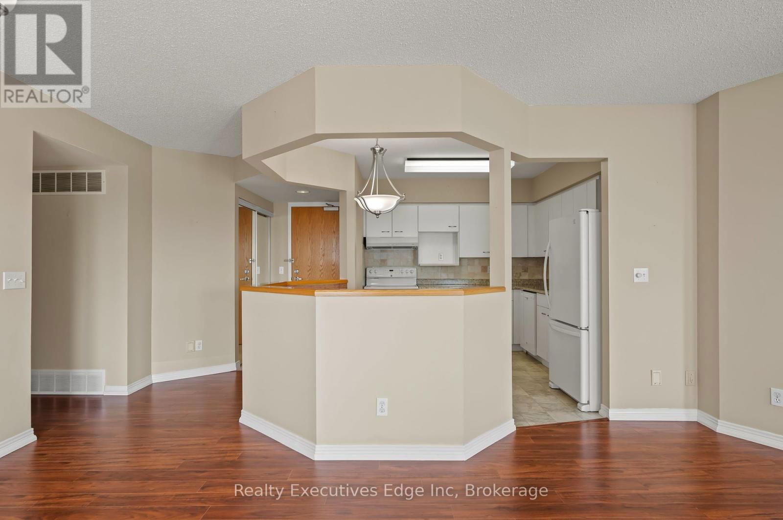 312 - 208 SILVERCREEK PARKWAY NORTH Image 17