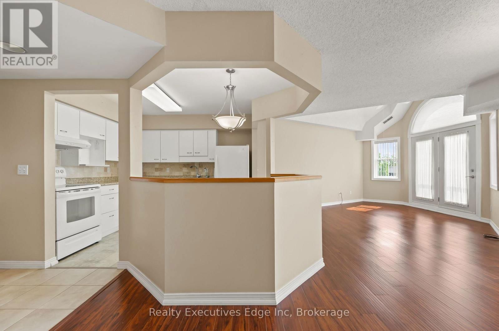 312 - 208 SILVERCREEK PARKWAY NORTH Image 19