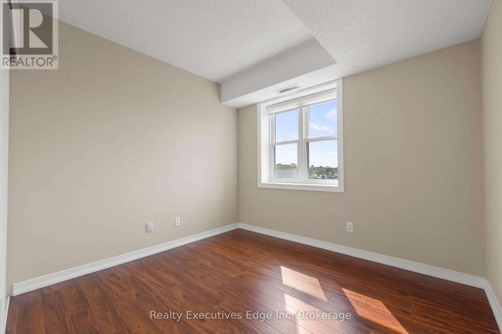 312 - 208 SILVERCREEK PARKWAY NORTH Image 32