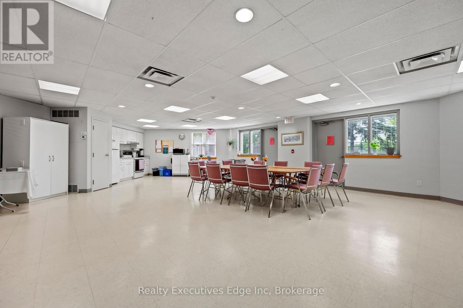 312 - 208 SILVERCREEK PARKWAY NORTH Image 37