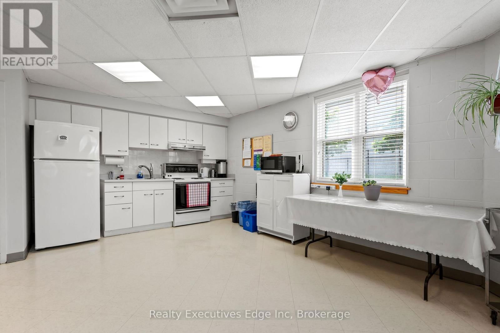 312 - 208 SILVERCREEK PARKWAY NORTH Image 39