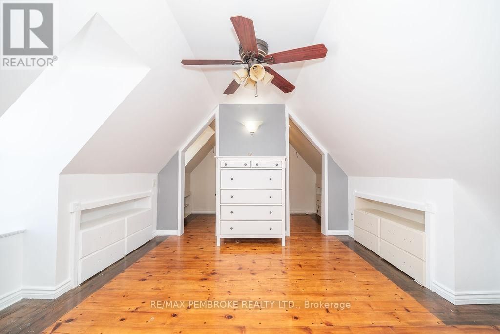 502 MARY STREET Image 24