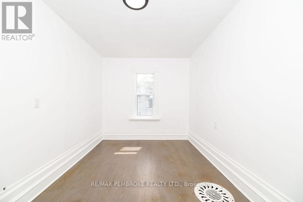 502 MARY STREET Image 31