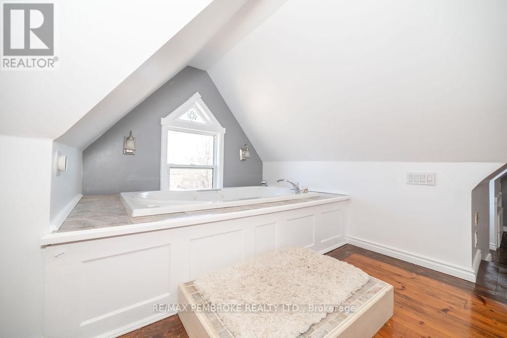 502 MARY STREET Image 33
