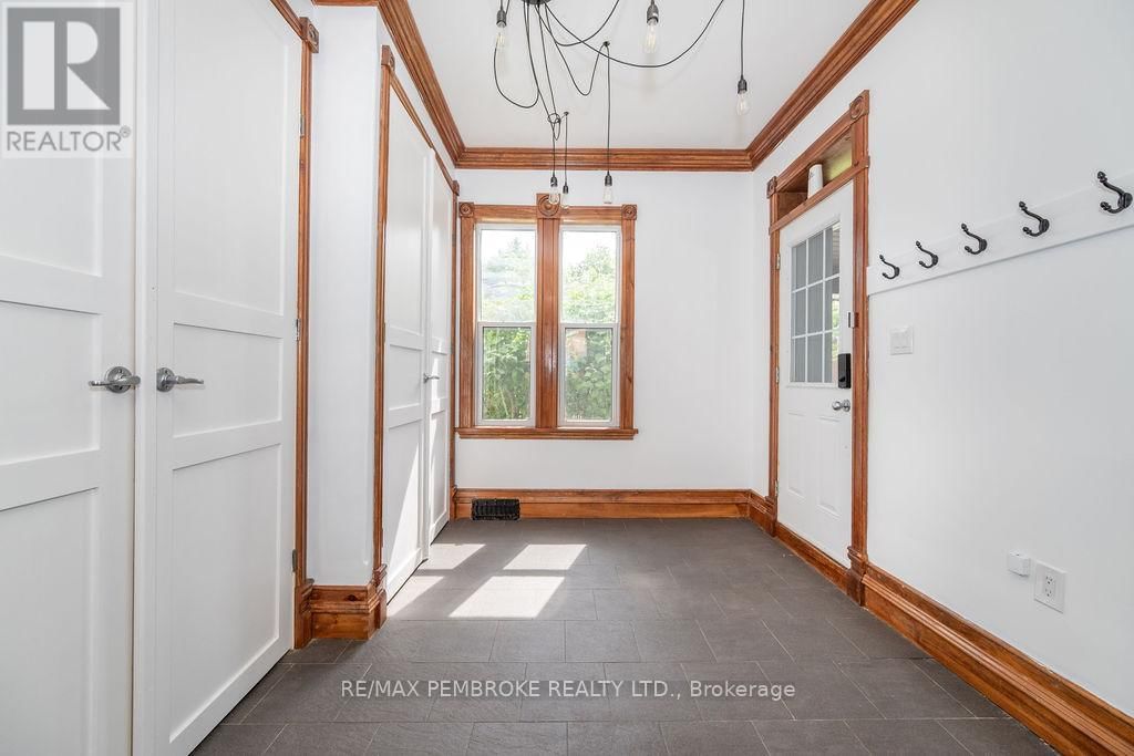 502 MARY STREET Image 6