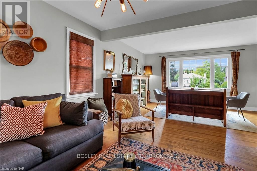 6746 WATERS AVENUE Image 11