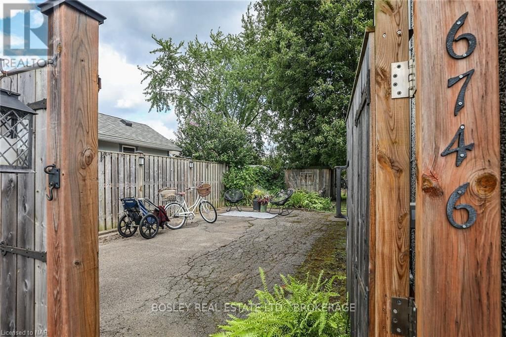 6746 WATERS AVENUE Image 35