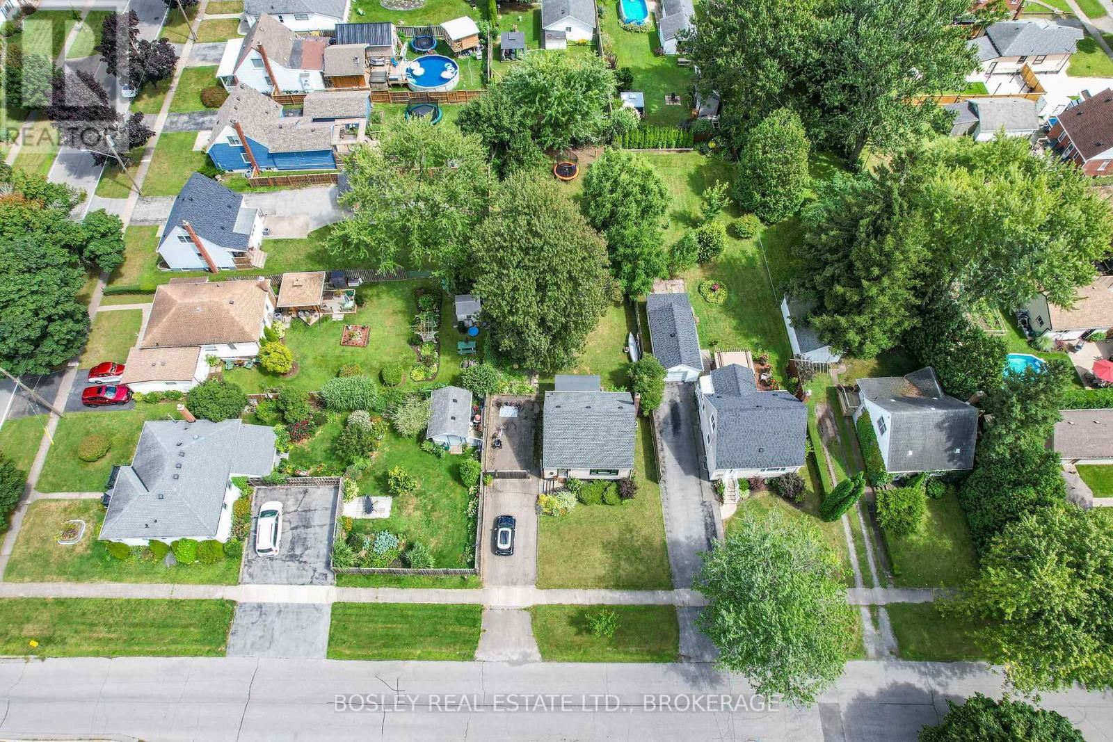 6746 WATERS AVENUE Image 40