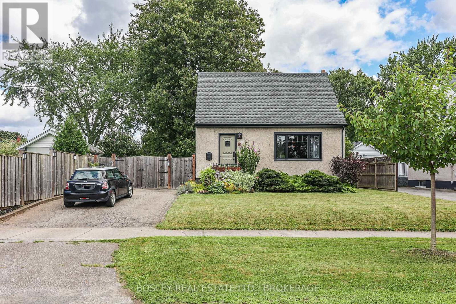 6746 WATERS AVENUE Image 48