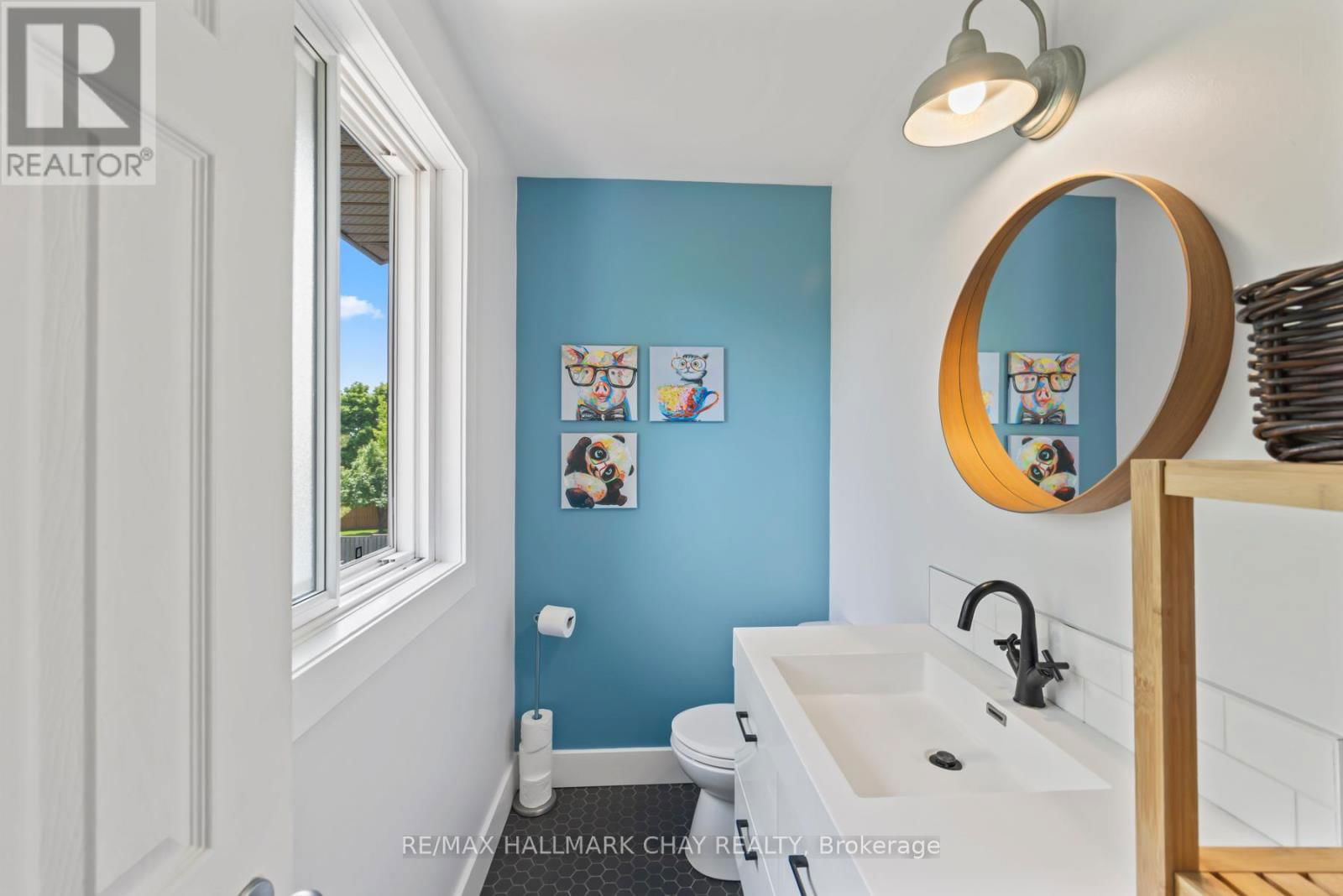 850 ROWANTREE CRESCENT Image 22