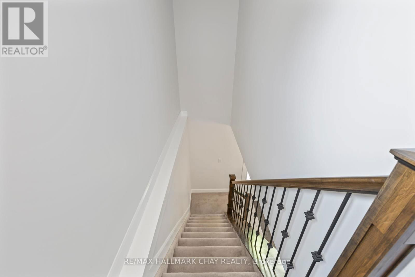 850 ROWANTREE CRESCENT Image 28
