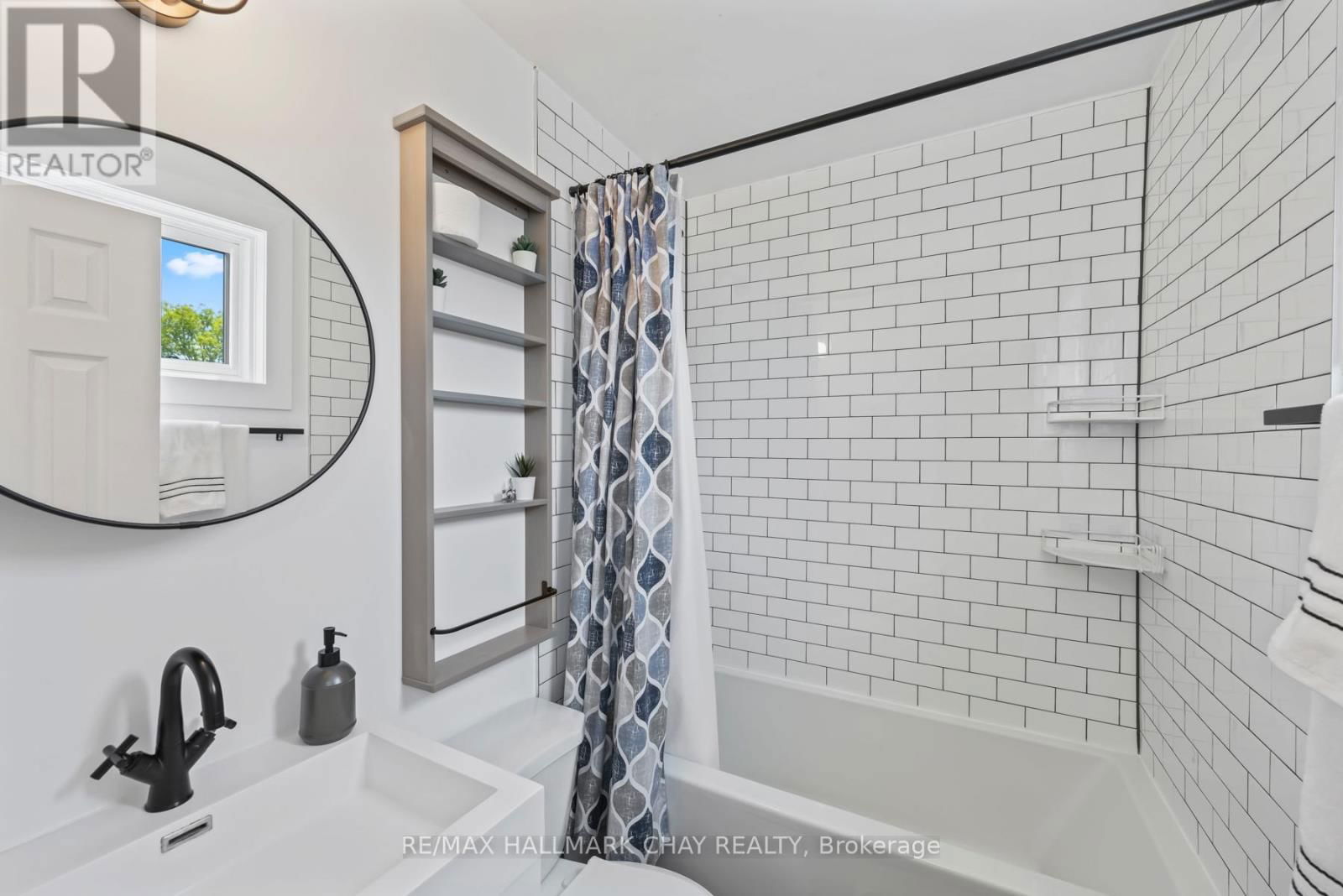 850 ROWANTREE CRESCENT Image 30