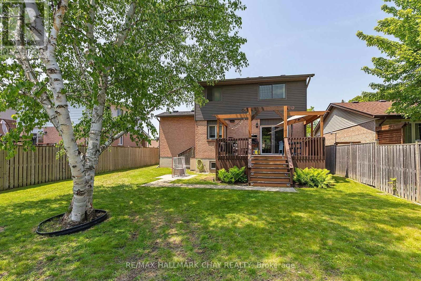 850 ROWANTREE CRESCENT Image 32